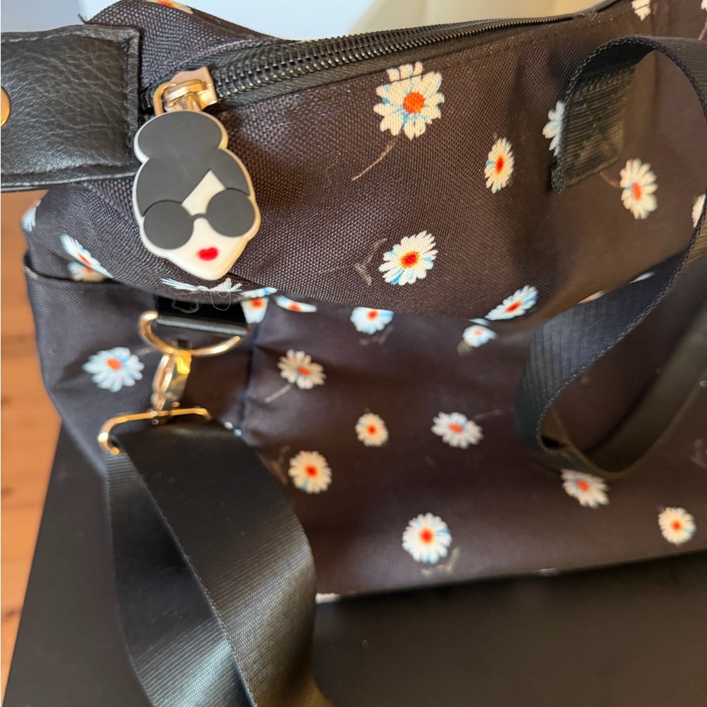 ALICE + OLIVIA Daisy Print Travel Weekend
Duffle Bag - Picture 4 of 8